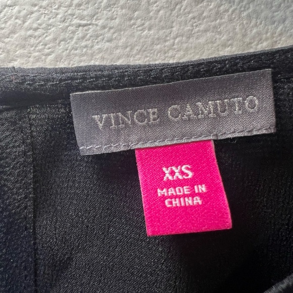 Vince Camuto Womens Faux Feather Trim Short Sleeve Blouse Shirt Black NEW Sz XXS - Picture 3 of 12